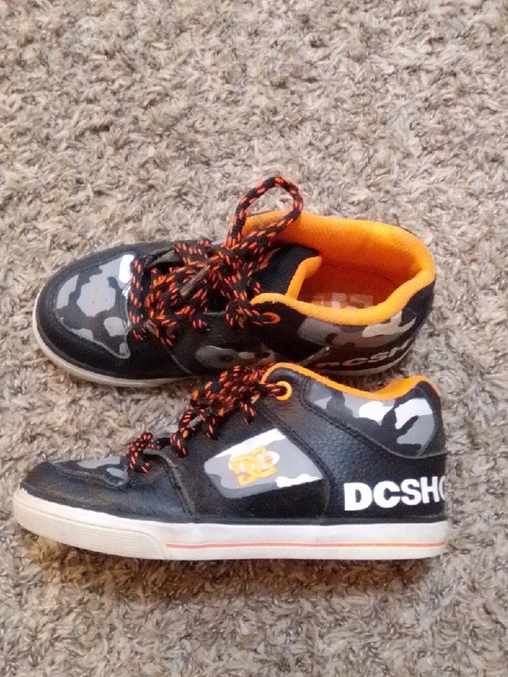 #. DC Kids Radar Skate Shoes.Black & Orange. Size: 1 Youth